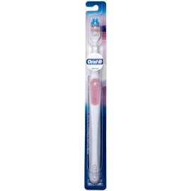 Oral-B Extra Soft Toothbrush, single-piece pack featuring a slim, ergonomic handle with the Oral-B logo and densely packed extra-soft bristles designed for gentle cleaning of teeth and gums.