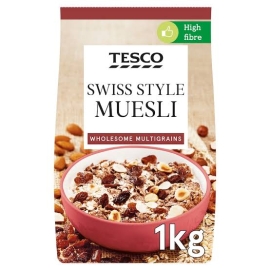 Tesco Swiss Style Muesli 1kg pack of multigrain muesli with oats, nuts, seeds, and dried fruits, rich in fiber and nutrients, ideal for a healthy breakfast with milk or yogurt.